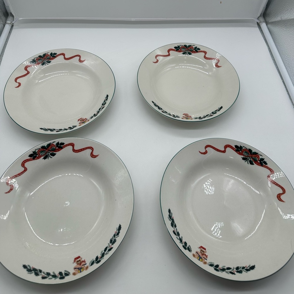 Set of 4 Newcor Christmas Morning Soup Coupe Bowl Bowls Teddy Bear Ivy Ribbon 8"